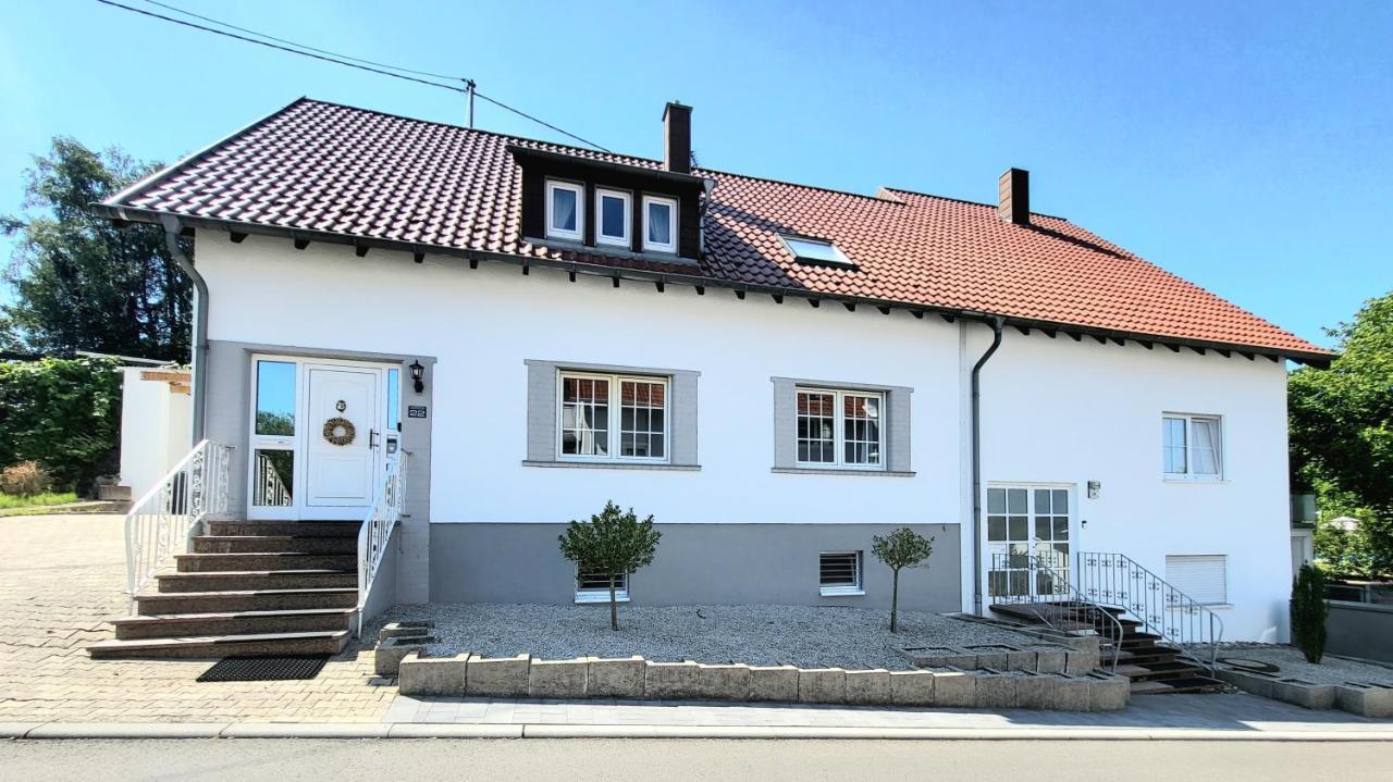 Schicke Komfortwohnung zum Wohlfühlen Merchweiler Exterior foto